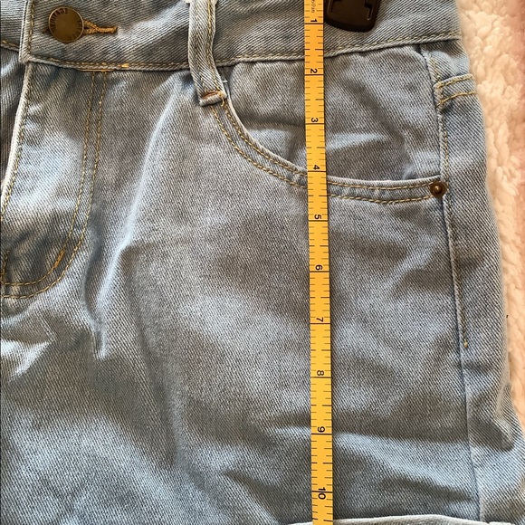 Ladies jeans shorts XL never worn - Picture 3 of 4